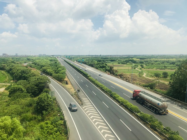 70岁以上驾驶人体检测试新规_高速行驶规则_退休人自驾高速新规