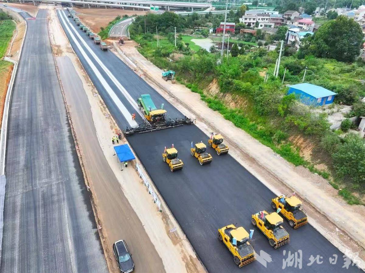 双柳长江大桥桥面铺装进度_湖北高速公路建设项目_高速建设